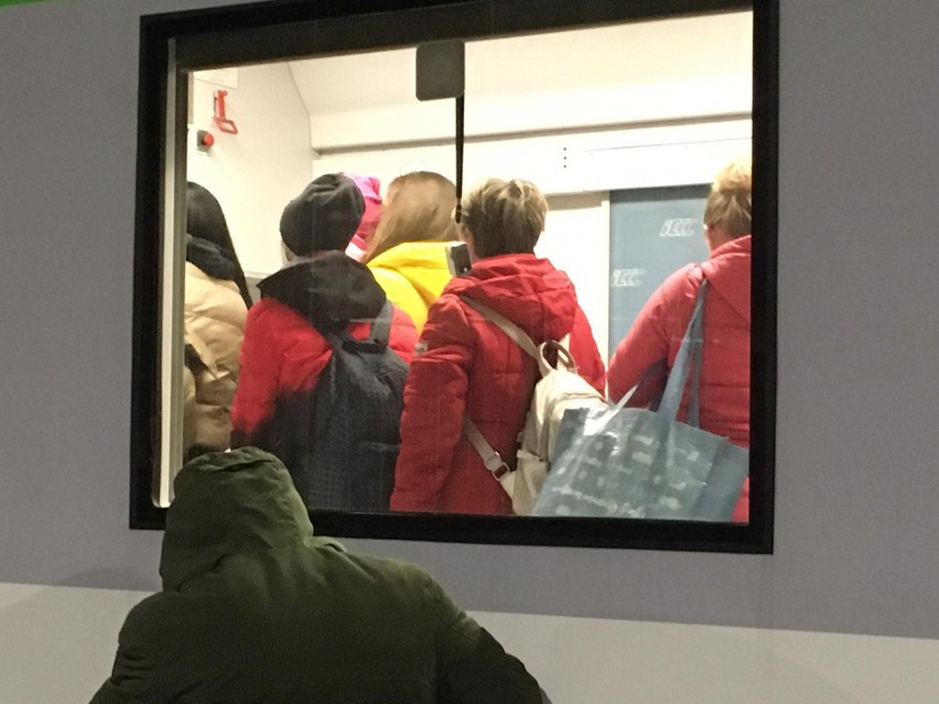 Chore onkologicznie dzieci z Ukrainy dotarły w nocy pociągiem do Kielc. Będą w ośrodku w Bocheńcu. Zobaczcie zdjęcia
