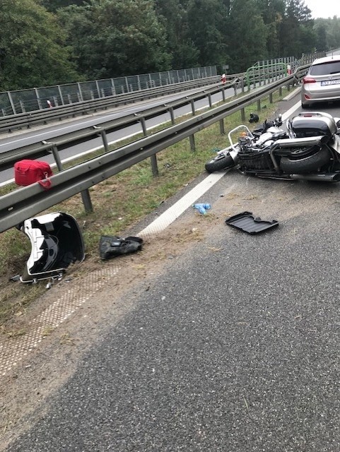 Wypadek na A6 koło węzła Rzęśnica z udziałem motocyklisty