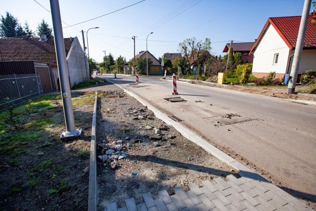 Rozbudowa ulicy Klasztornej zgodnie z umową powinna się zakończyć wiosną 2022 roku.