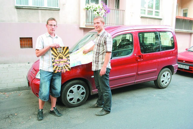 Maciej Jadarkiewicz i Michał Rudowski postanowili zarabiać w pożyteczny sposób. Mają nadzieję, że dzięki nim rzadziej za kółkiem usiądzie pijany kierowca