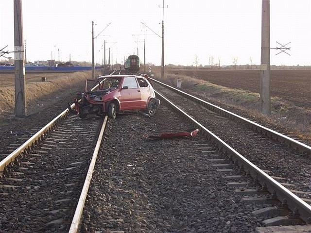 Do nietypowego zdarzenia doszło wczoraj na niestrzeżonym przejeździe kolejowym w Kłopocie