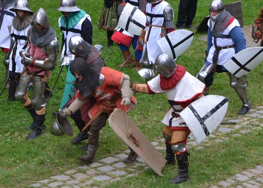 Oblężenie Malborka 2013. Pierwsze bitwy o zamek już się odbyły [ZDJĘCIA]
