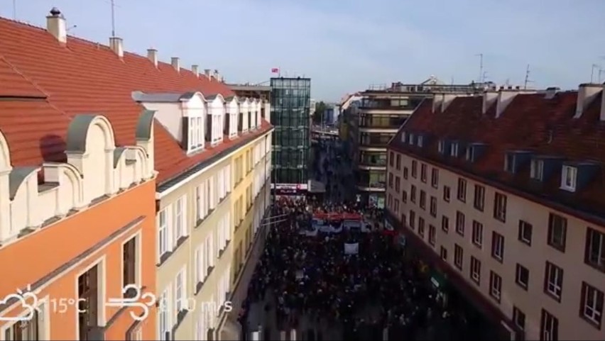 Wrocław z pokładu drona: Zobacz filmy nakręcone komórką (FILM)
