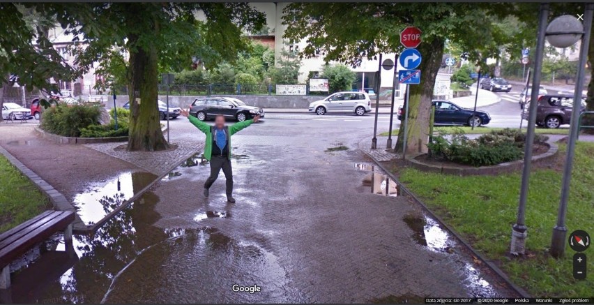 Przyłapani na gorącym uczynku przez Google Street View na Pomorzu! Kamera zobaczyła ciut za wiele...