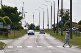Przejścia dla pieszych w Malborku stwarzają zagrożenie? Władze miasta wyjaśniają zagadkę śliskich pasów 
