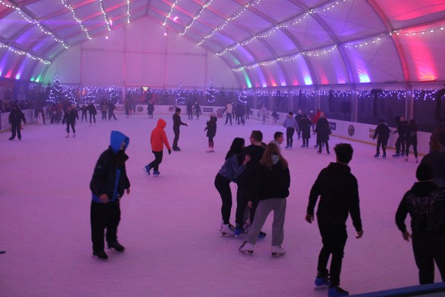 W sobotę, 14 stycznia na Lodowisku Szwajcarii Bałtowskiej odbyła się pierwsza edycja Ice Party czyli zabawy na lodzie w rytm największych hitów. Był także pokaz laserów.