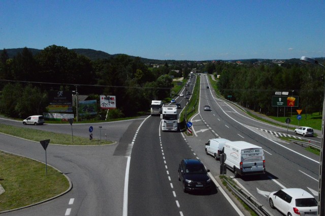 Węzeł drogowy, który ma powstać sprawi, że zniknie to niebezpieczne skrzyżowanie dróg krajowej i wojewódzkiej. Powstanie także bezpieczny wjazd do pobliskiej Strefy Aktywności Gospodarczej i wyjazd z niej