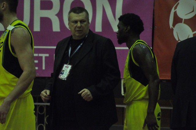 Trener Siarki Tarnobrzeg Zbigniew Pyszniak (z lewej) wie, że przed jego podopiecznymi bardzo trudny sprawdzian.