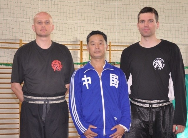 Na zdjęciu od lewej, shifu Mariusz Dąbrowski, mistrz Zhou Jingxuan i shifu Marek Polewacz.