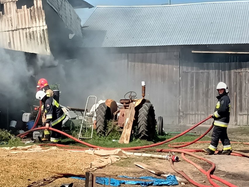Powiat zamojski: Pożar w miejscowości Bagno. Strażacy walczyli z nim osiem godzin