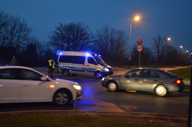 Z powodu alarmu bombowego na Dąbrowie policja zablokowała wjazd w część osiedlowych ulic.