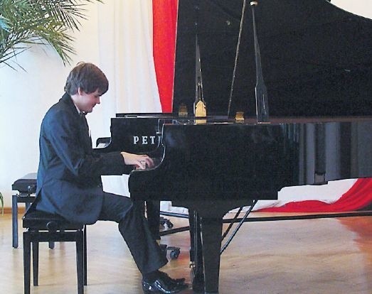 Artur Haftman to laureat wielu festiwali i konkursów pianistycznych.