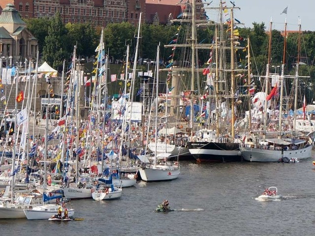 W zlocie wzięły udział ponad 150 żaglowców z całego świata, w tym Rzeszowiak.