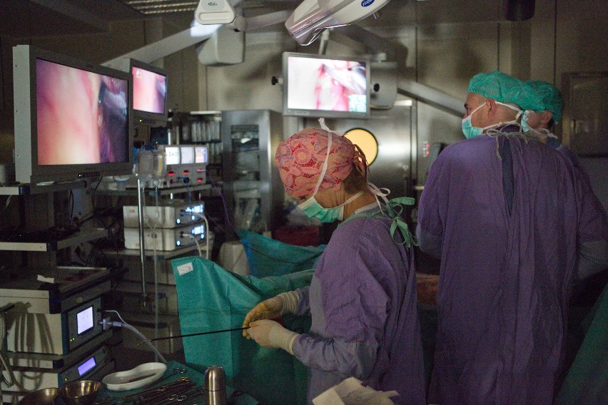 Spotkanie chirurgów na sali operacyjnej (wideo, zdjęcia)
