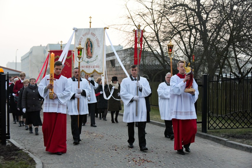 Procesja z monstrancją to najważniejsza część mszy...