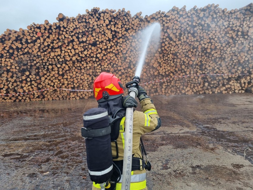 Ćwiczenia pożarnicze w Stora Enso w Ostrołęce. 30.11.2022. Zdjęcia
