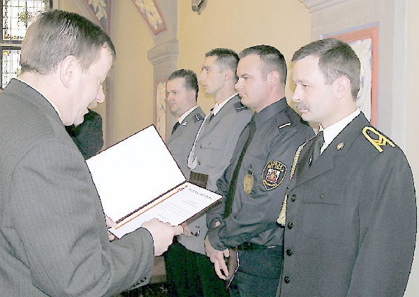 Laureatom samorządowej nagrody dyplomy  wręczył wczoraj Andrzej Wiśniewski, prezydent  Grudziądza.