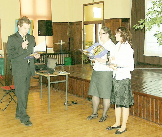 Renata Truszczyńska, Kamila Zonakowska i Remigiusz Górtatowski z ZSZ przygotowali prezentację w j. niemieckim i zgarnęli jedną z pierwszych nagród.