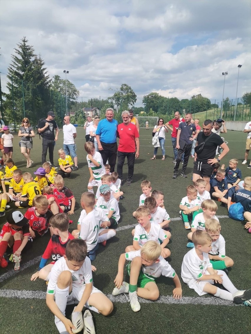 Uczniowski Klub Sportowy Sparta Sycewice triumfował w dwóch grupach wiekowych w Gowidlinie