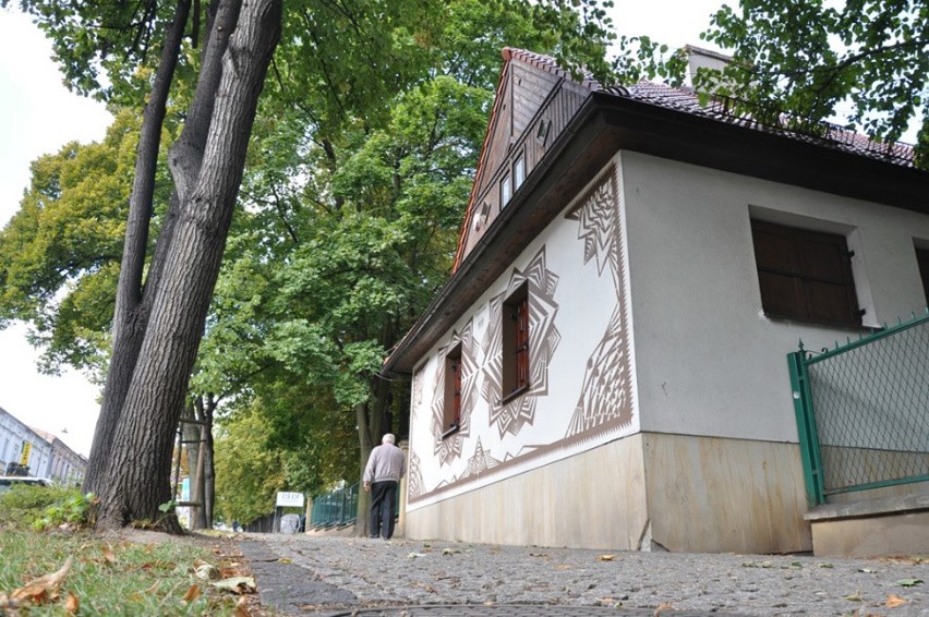 Częstochowa ma nowy mural. Nawiązuje do ludowych wycinanek