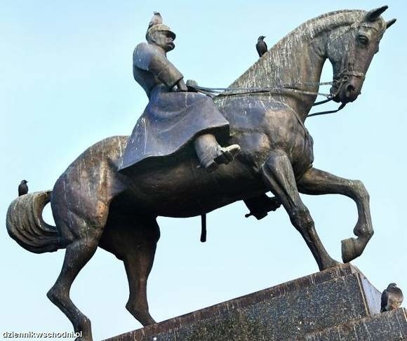 Taki pomnik Józefa Piłsudskiego stoi w Lublinie. Wkrótce podobny ma stanąć w Kielcach.