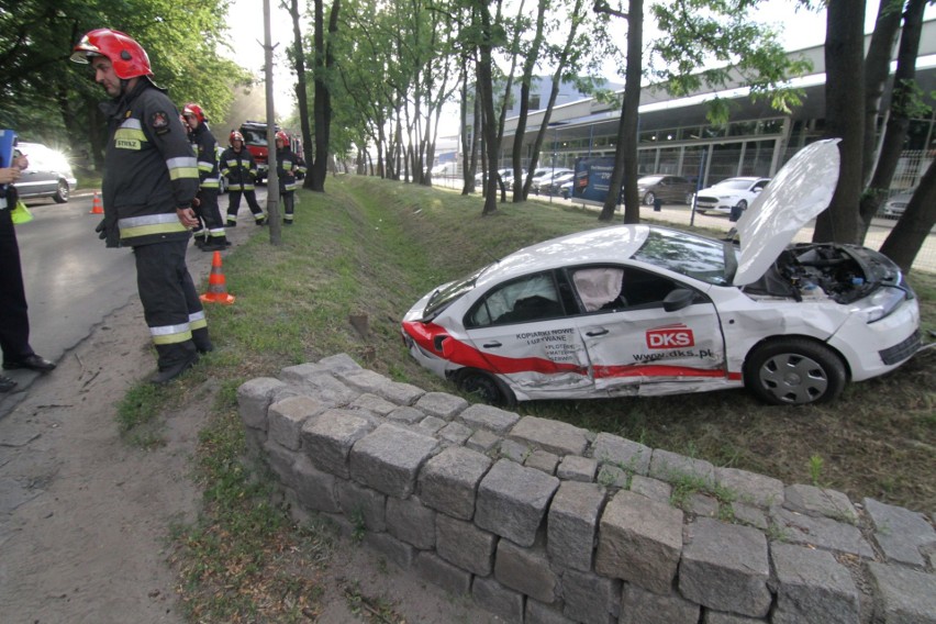 Wypadek i utrudnienia na Strzegomskiej 