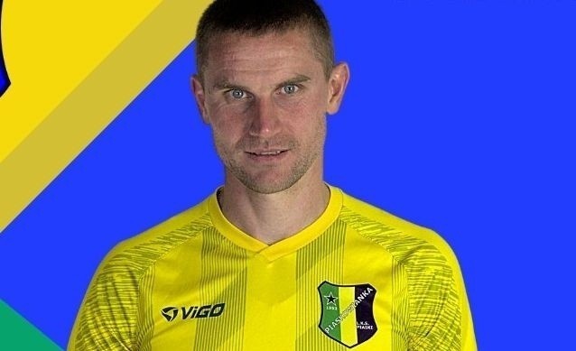 Siergiej Pilipczuk latem został grającym trenerem Piaskowianki Piaski. Poznajcie całą kadrę drużyny z powiatu jędrzejowskiego.