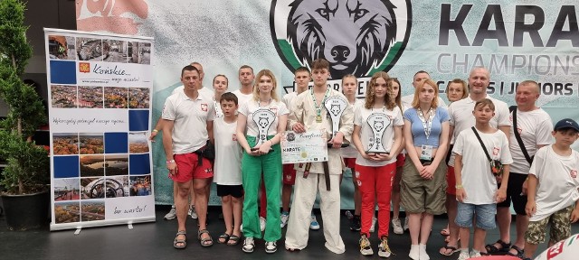 Jakub Owczarek - złoty medalista Mistrzostw Europy w Debreczynie z drużyną Konceckiego Klubu Karate Kyokushin. Więcej zdjęć na kolejnych slajdach.