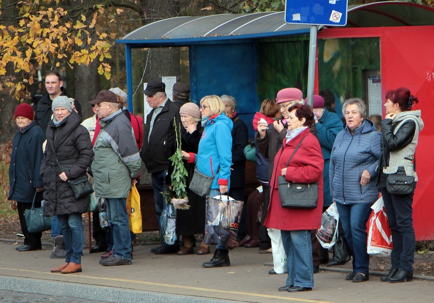 Wielu z nas już w poniedziałek odwiedziło groby swoich...