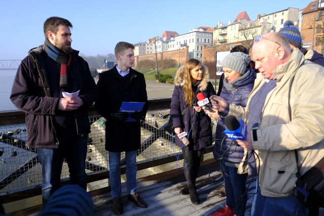 Złożony przez Młodych Nowoczesnych wniosek o wyznaczenie na Bulwarach Filadelfijskich w Toruniu strefy wolnej od zakazu spożywania alkoholu został odrzucony przez przewodniczącego Rady Miasta Torunia.