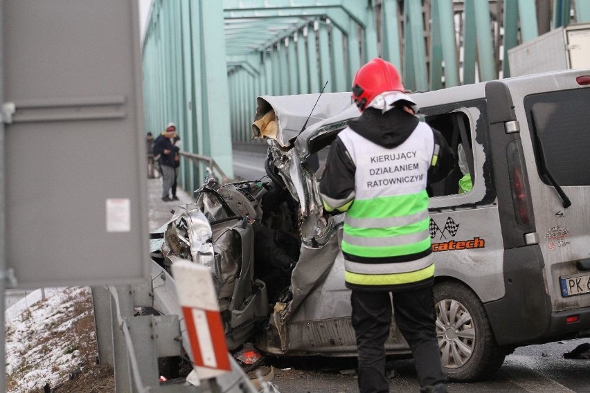 Zderzenie busa z ciężarówką na krajowej trasie w Nagnajowie. Są ranni