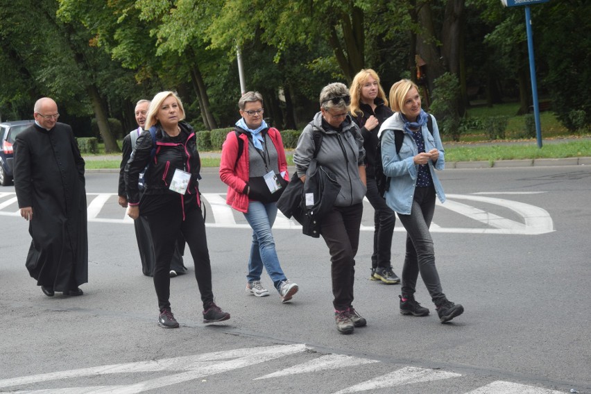 Zawierciańska Piesza Pielgrzymka idzie na Jasną Górę ZDJĘCIA