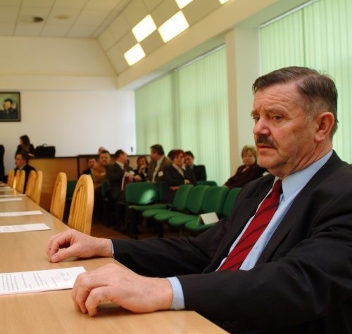 Bogdan Krawczyk, szef klubu radnych PO, był jednym z trzech radnych koalicji, którzy przyszli na wczorajszą sesję koszalińskiej Rady Miejskiej. - My to robimy z korzyścią dla mieszkańców - tłumaczył.