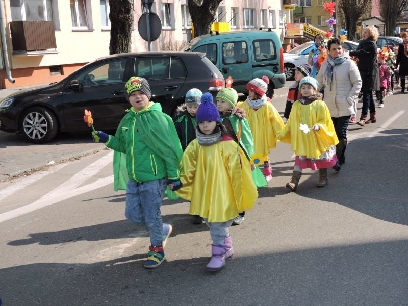 Trasa pochodu biegła przez ulicę Prądzyńskiego, Kopernika i...