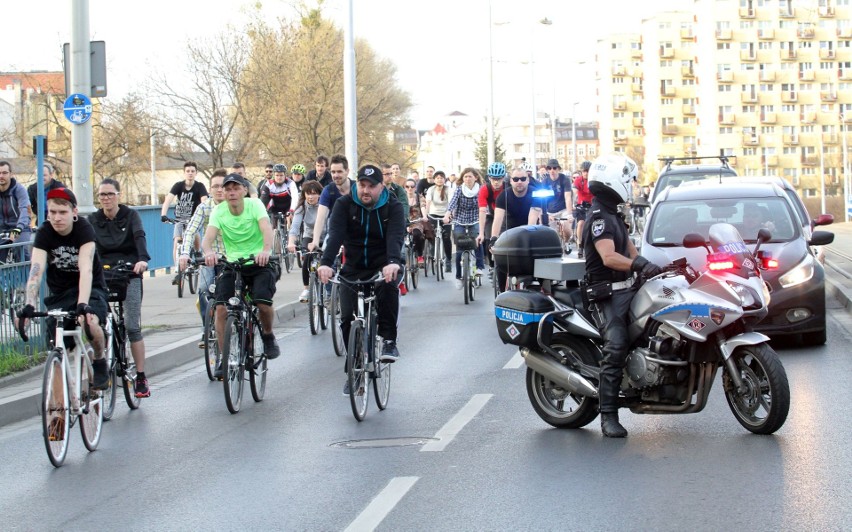 Masa Krytyczna 31.03.2017 we Wrocławiu. Rowerzyści...