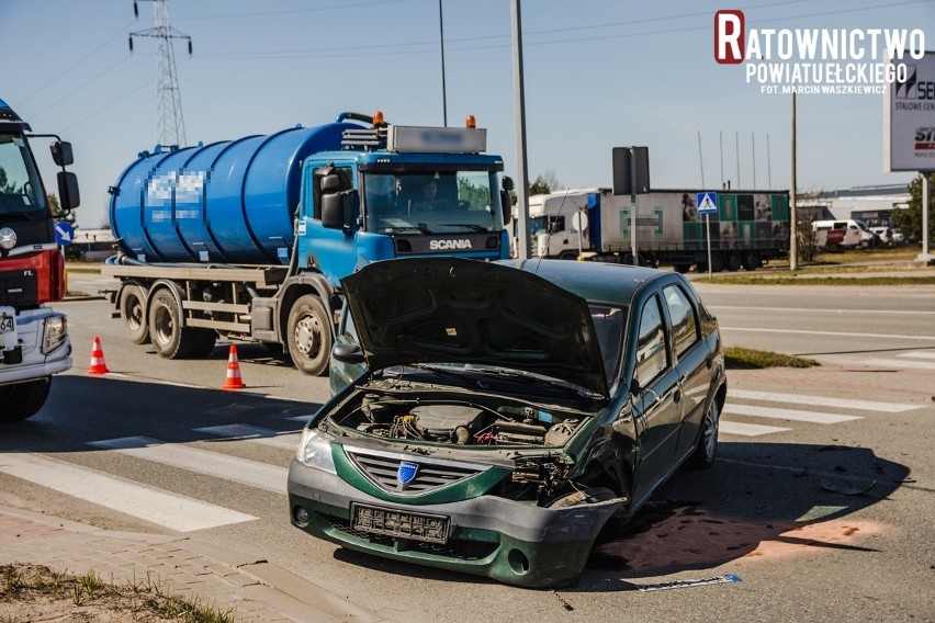 Ełk. Dachowanie audi na obwodnicy. Winny kierowca dacii (zdjęcia)