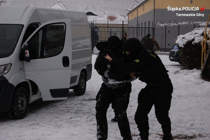 Ćwiczenia na terenie jednostki wojskowej w Tarnowskich...