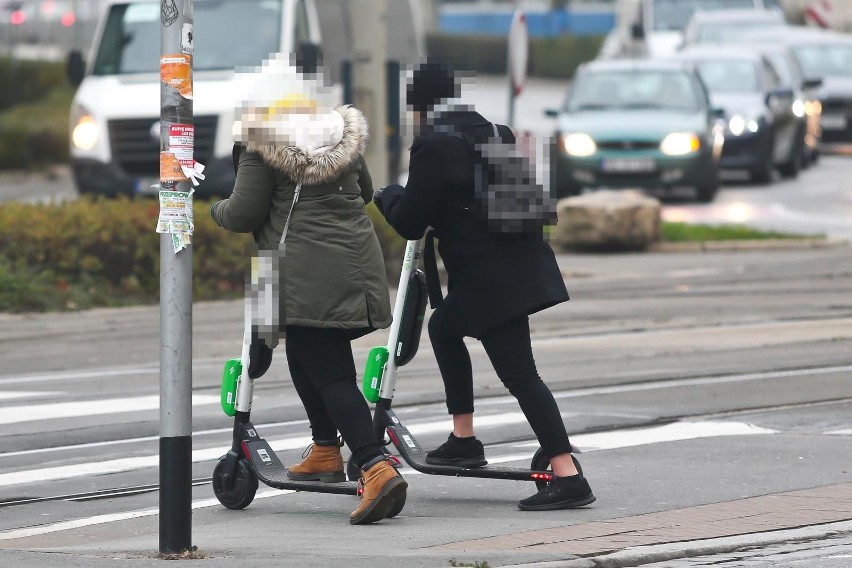 - Zgodnie z nowymi propozycjami, urządzenia transportu...