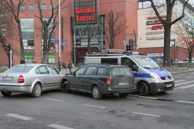 Wypadek na Sienkiewicza. Zablokowane skrzyżowanie [zdjęcia]