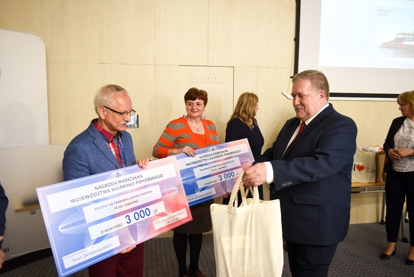 W Urzędzie Marszałkowskim wręczono nagrody w konkursie na nazwę promu kursującego między brzegami Wisły