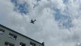Wielki wojskowy samolot lata nad Poznaniem. To Boeing C-17 Globemaster