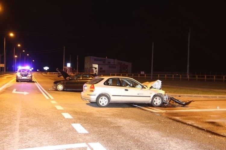 Na miejscu policjanci ustalili wstępnie, że kierujący audi...