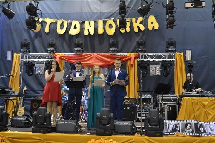 Studniówka 2016 VII Liceum Ogólnokształcącego im. M. Kopernika w Częstochowie [ZDJĘCIA]