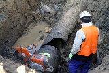 Po awarii wodociągowej mieszkańcy Hubskiej i Dawida nadal bez wody (ZDJĘCIA)