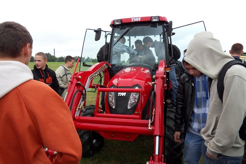Pokaz ciągników i maszyn rolniczych w Bielicach