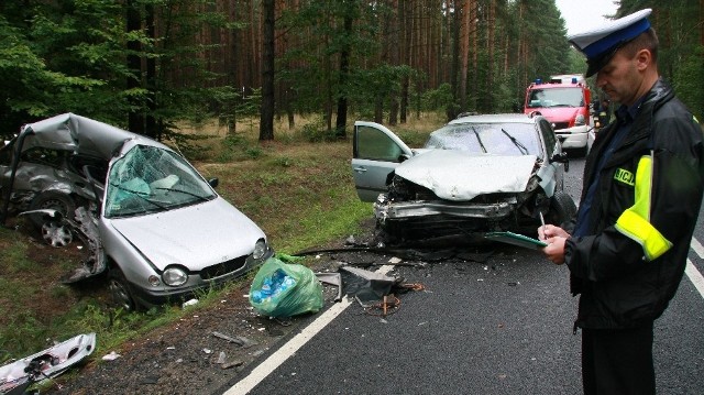 Jako jeden z pierwszych na miejsce wypadku dojechał naczelnik międzyrzeckiej drogówki asp. Piotr Szczepanik.