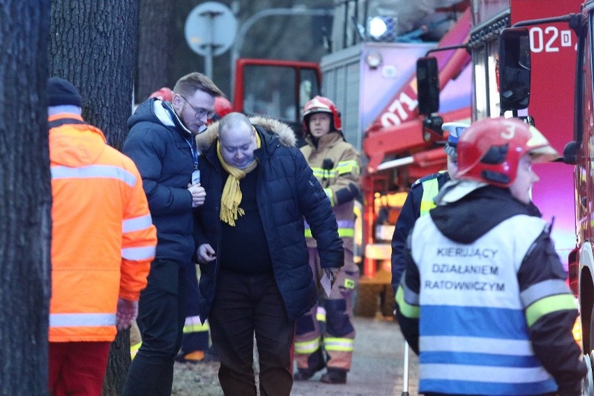 Wypadek na Biskupinie. Człowiek wpadł pod tramwaj, trwała reanimacja (ZDJĘCIA)