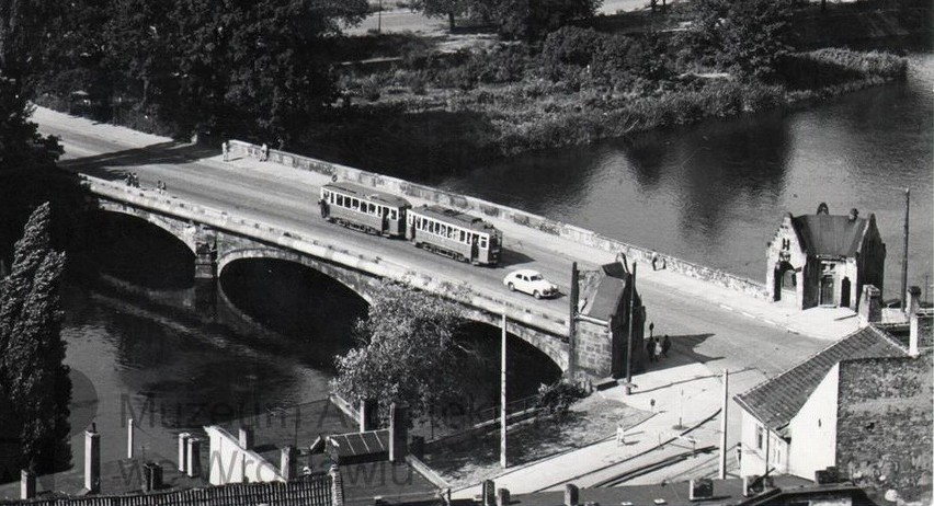 Latarnie stylizowane na oryginalne, po niemal 80 latach, znowu rozświetlą most Pomorski Południowy (ARCHIWALNE ZDJĘCIA)