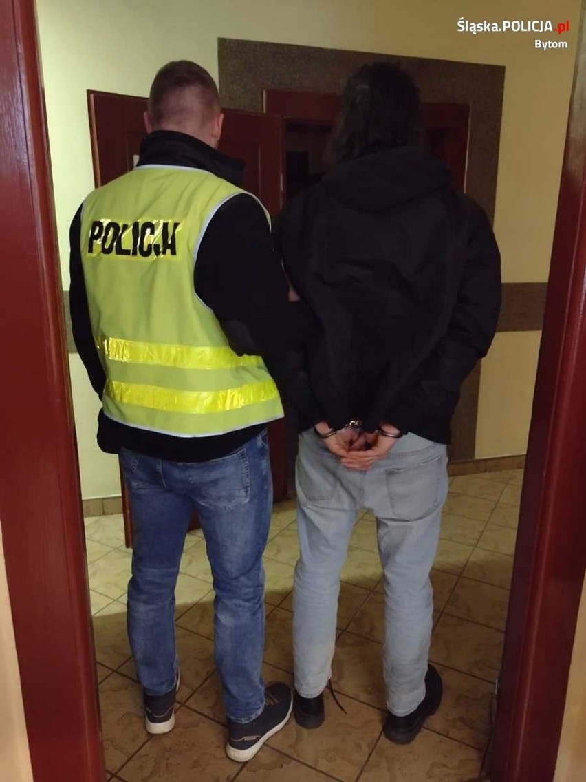 Dwie osoby wpadły z narkotykami w ręce policjantów w...