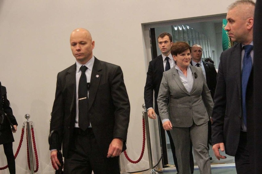 Premier Szydło zleca skup węgla. "Reanimacja trupa" czy "strzał w 10"? [WIDEO]